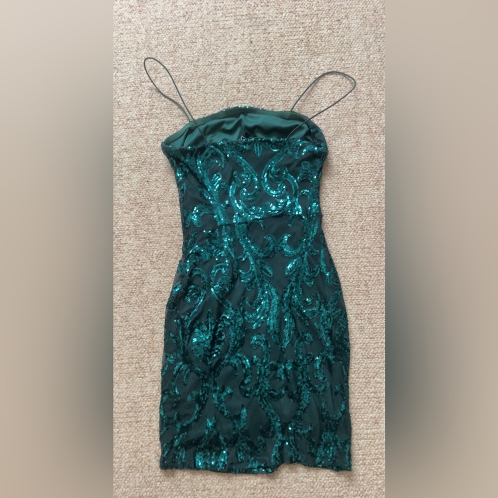 WINDSOR DRESS SIZE MEDIUM